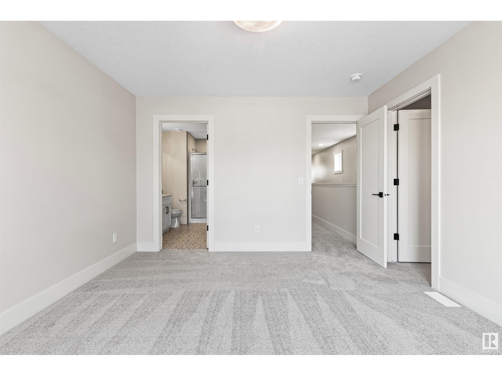 11077 150 St Nw Property Photo 27