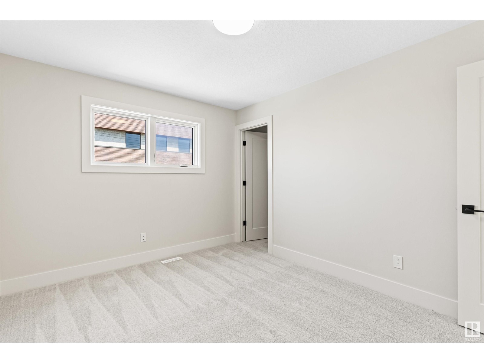 11077 150 St Nw Property Photo 33