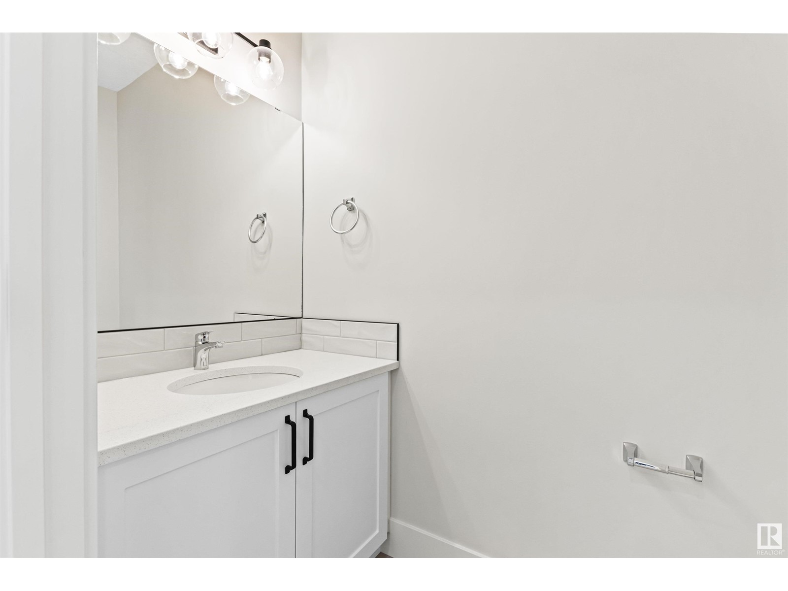 11077 150 St Nw Property Photo 40