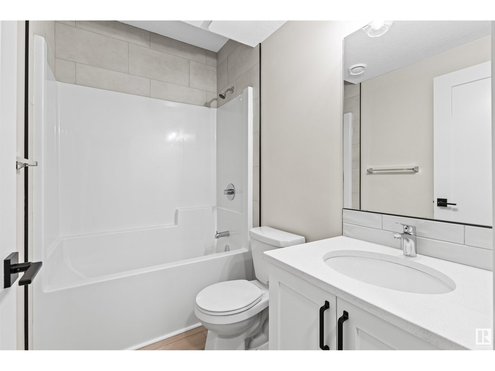 11077 150 St Nw Property Photo 41