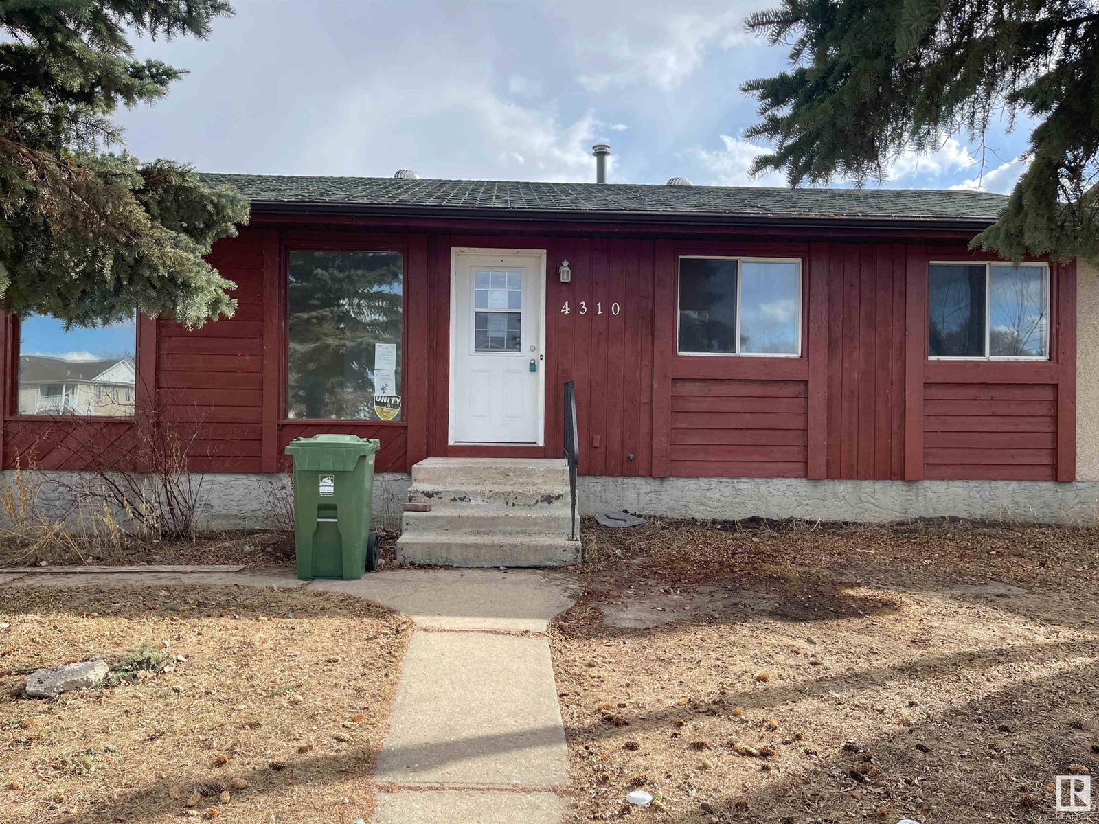 4310 45 Av Property Photo 1