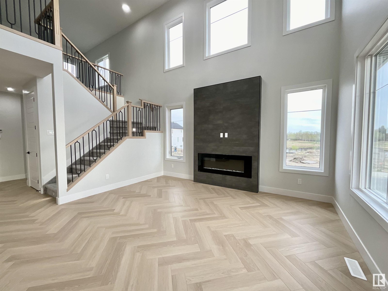 2 Baker St Property Photo