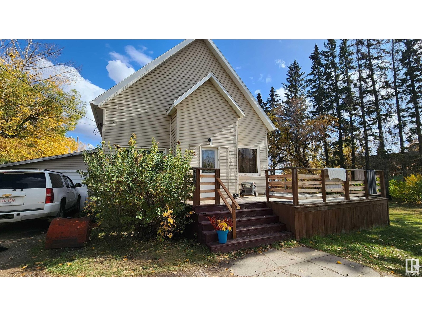 5117 48 ST Property Photo 1