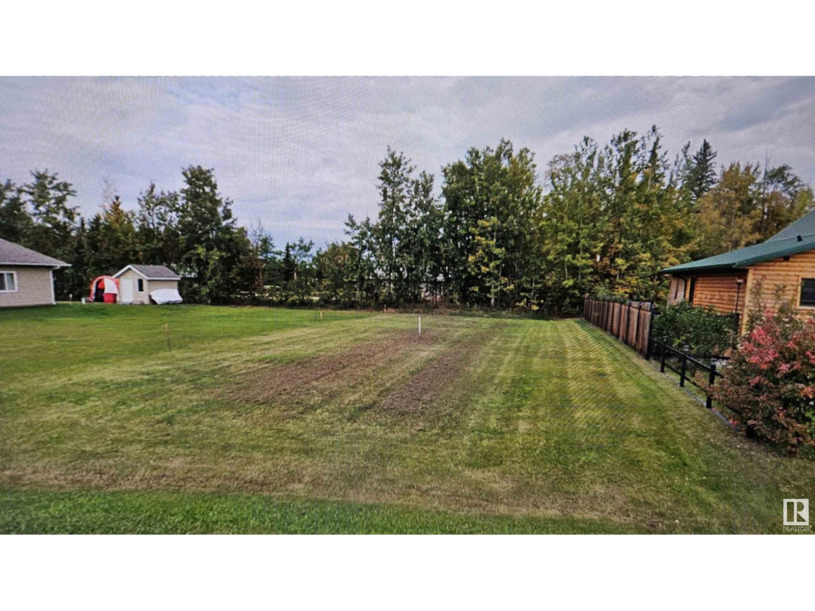 4220 43 AV Property Photo 1