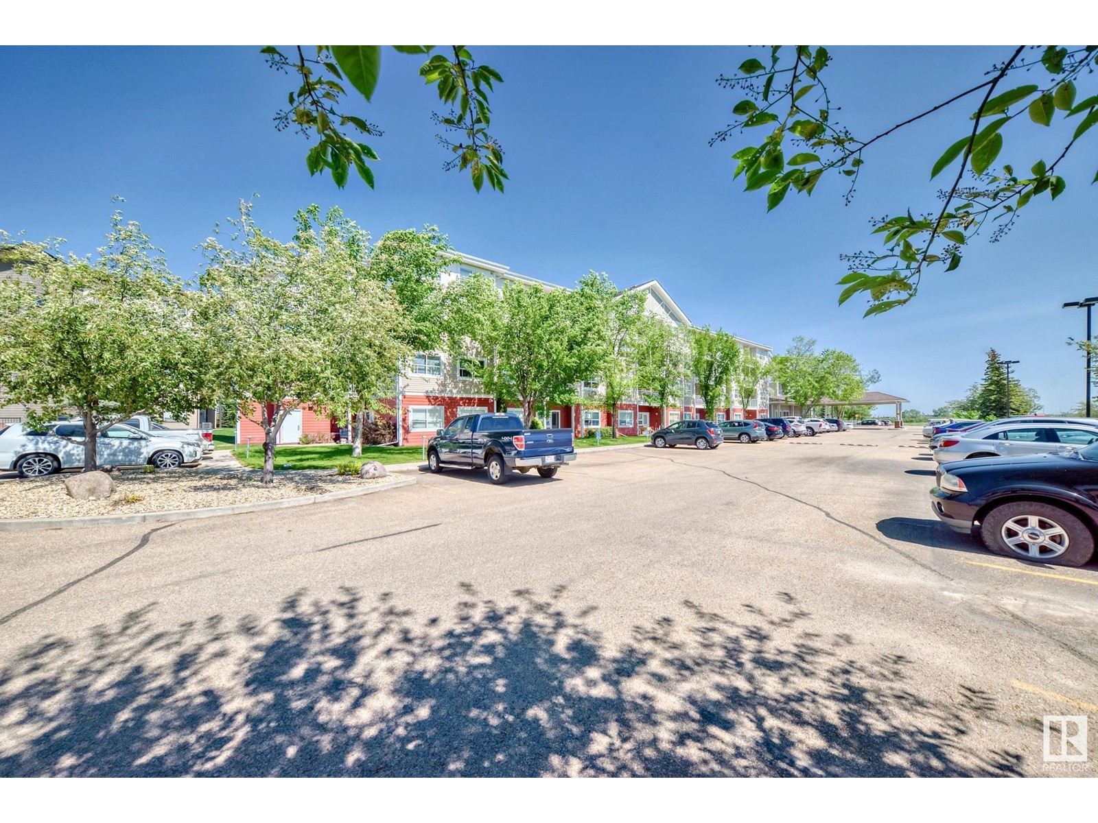 #321 8802 Southfort Property Photo 1