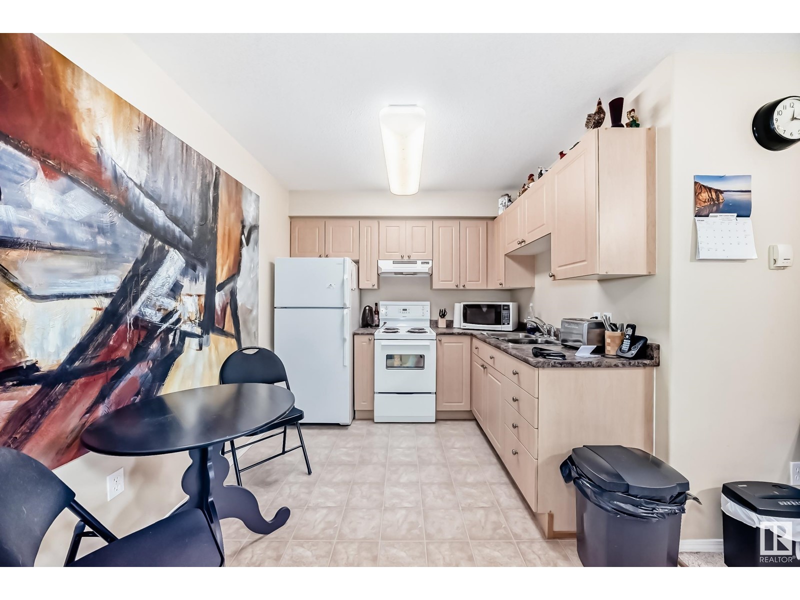 #321 8802 Southfort Property Photo 6