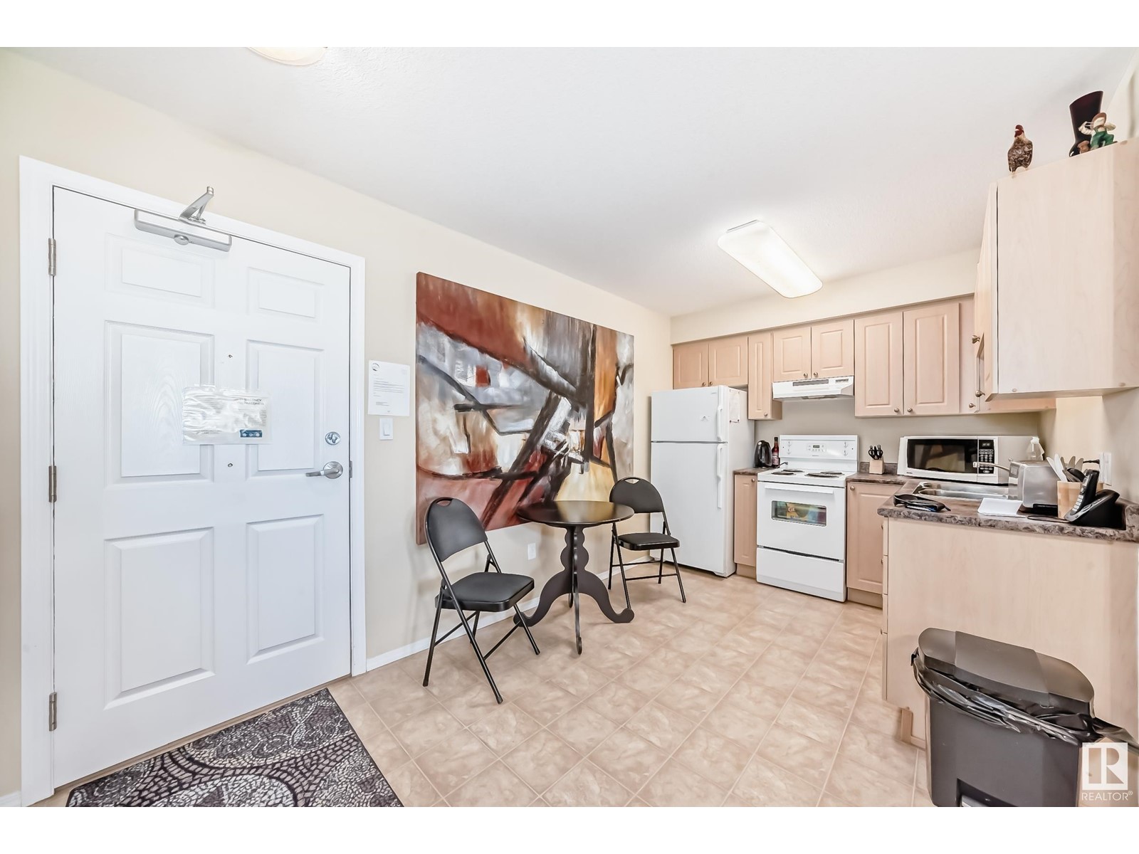 #321 8802 Southfort Property Photo 7