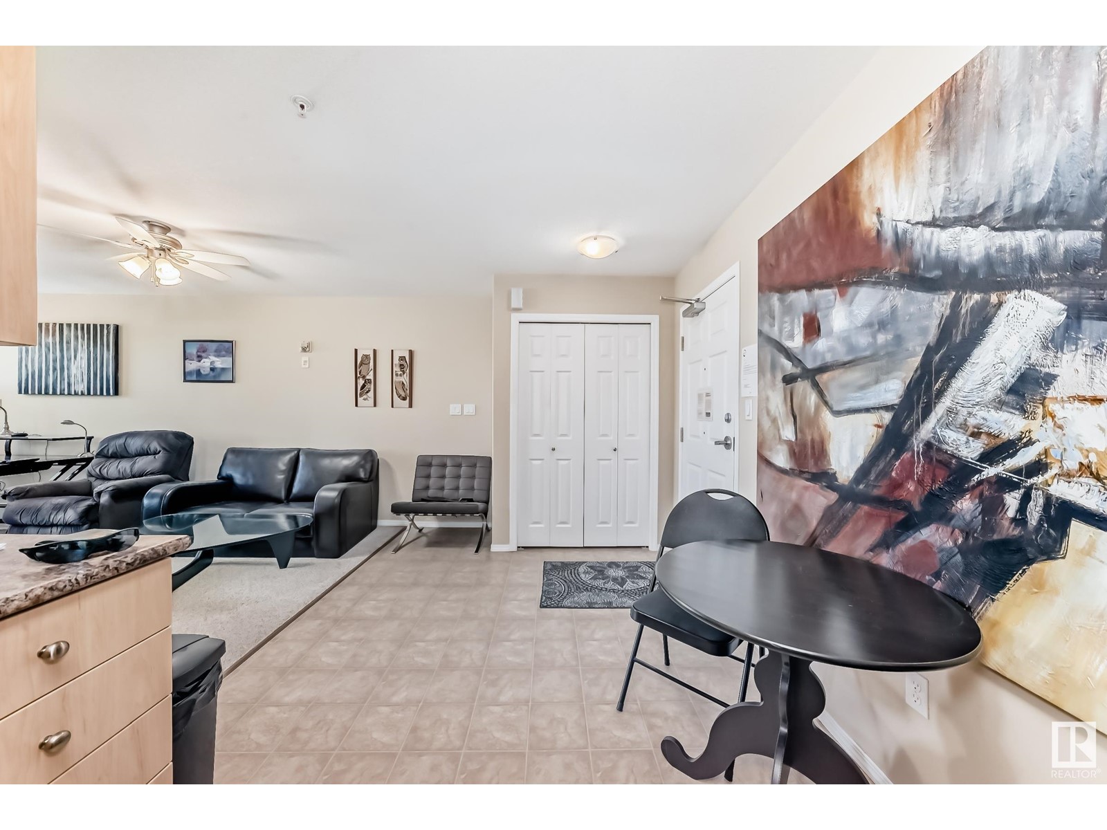 #321 8802 Southfort Property Photo 8