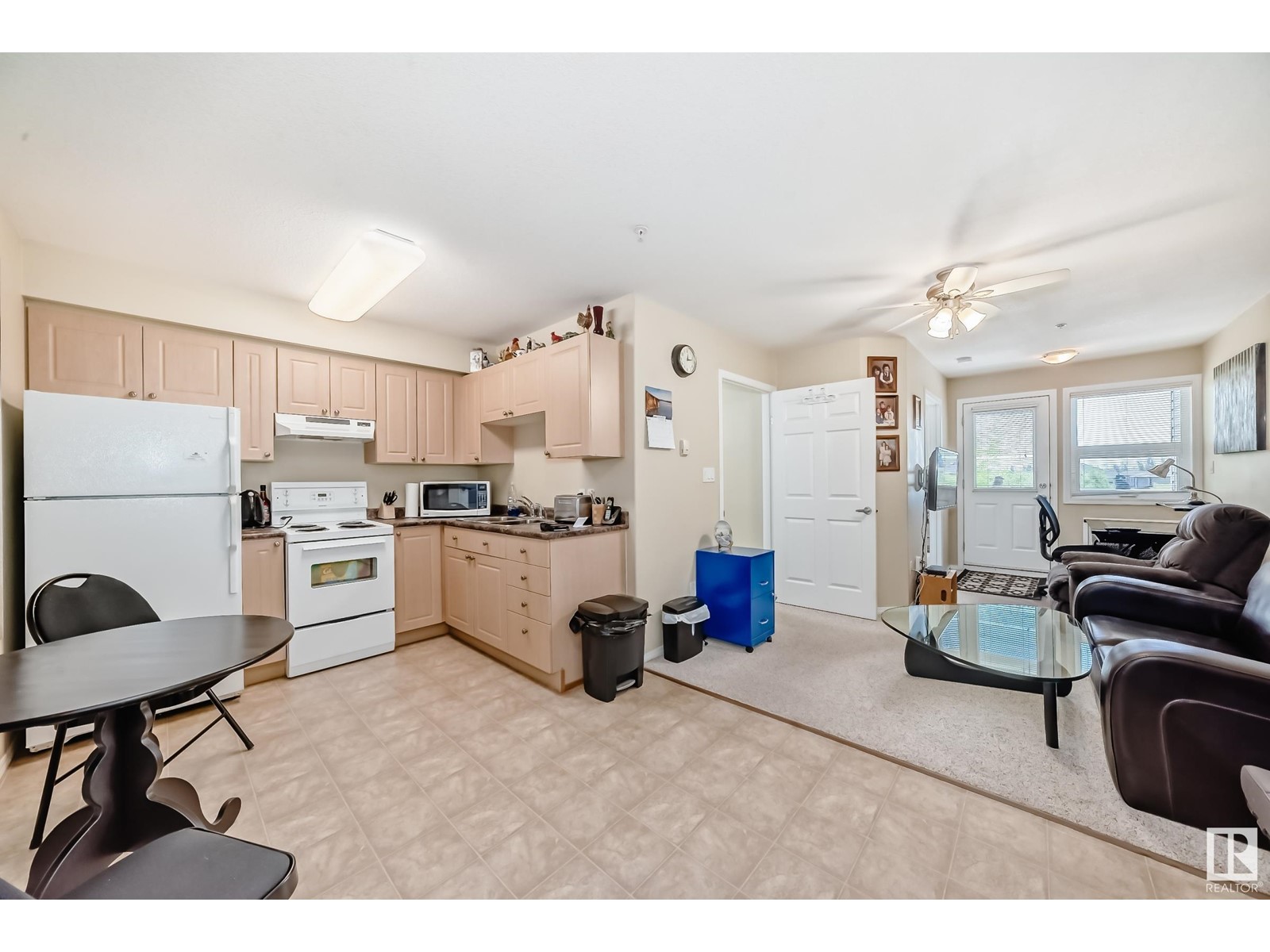 #321 8802 Southfort Property Photo 11