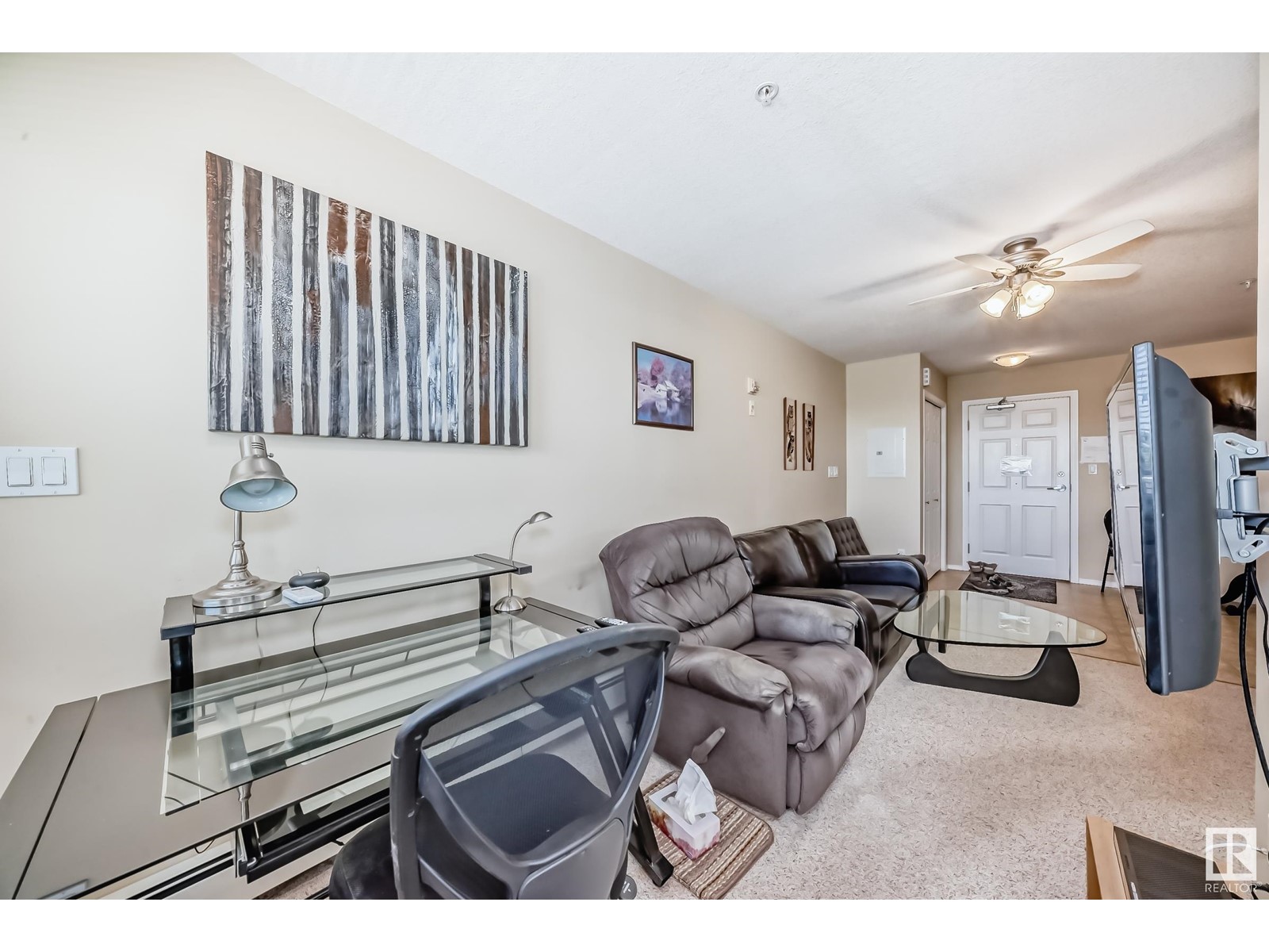 #321 8802 Southfort Property Photo 17