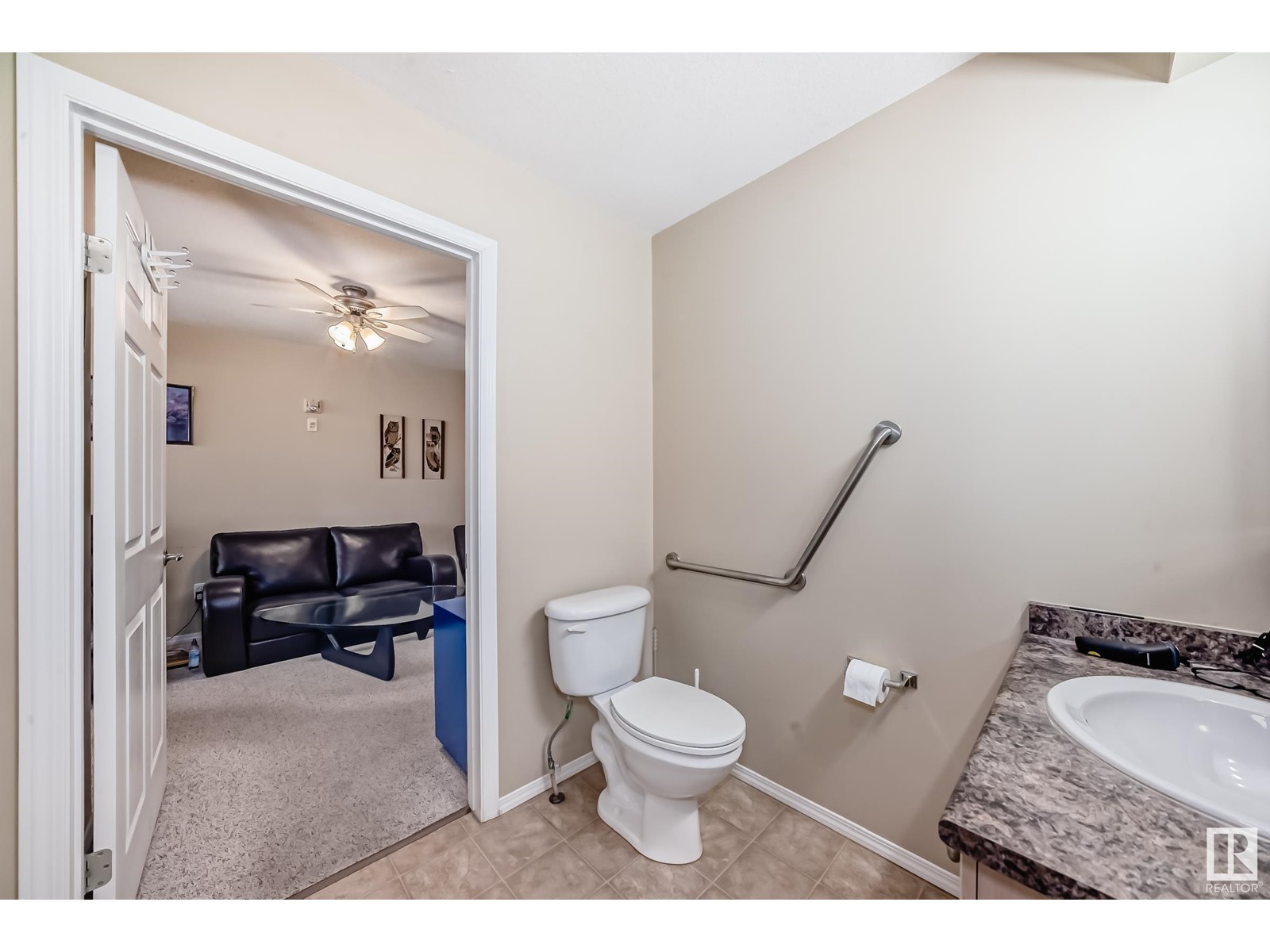 #321 8802 Southfort Property Photo 25