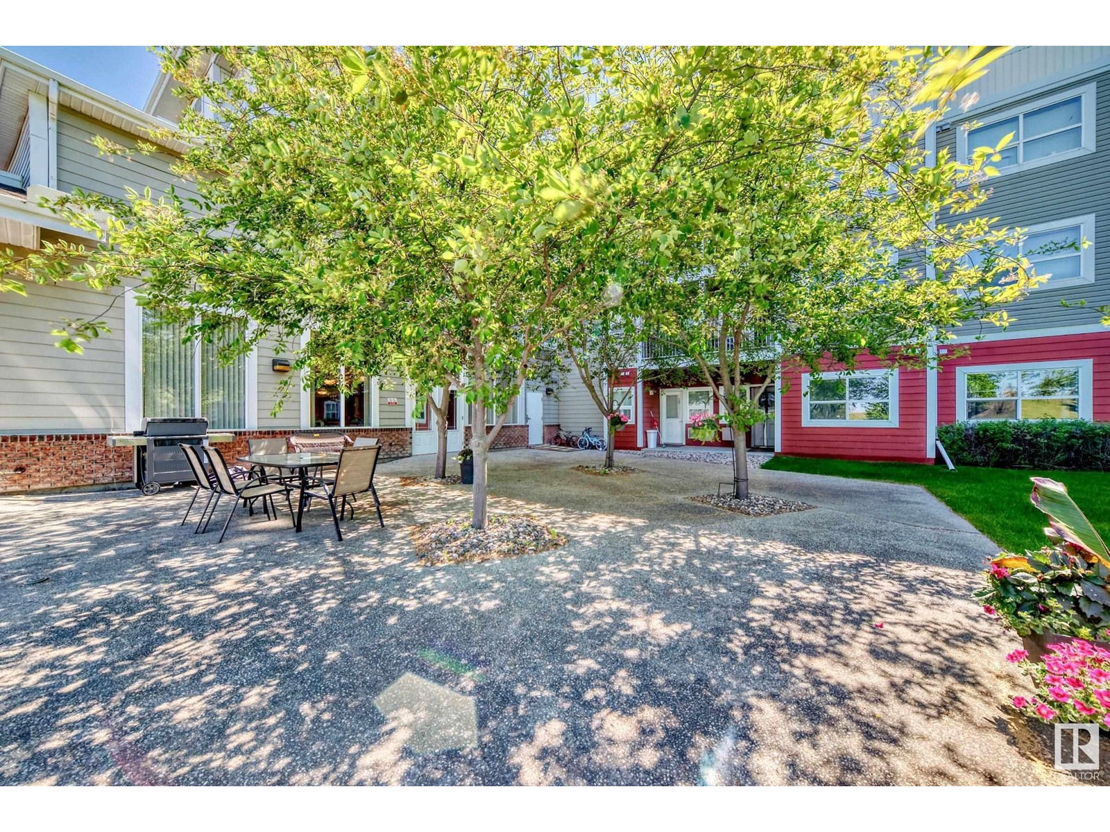#321 8802 Southfort Property Photo 40