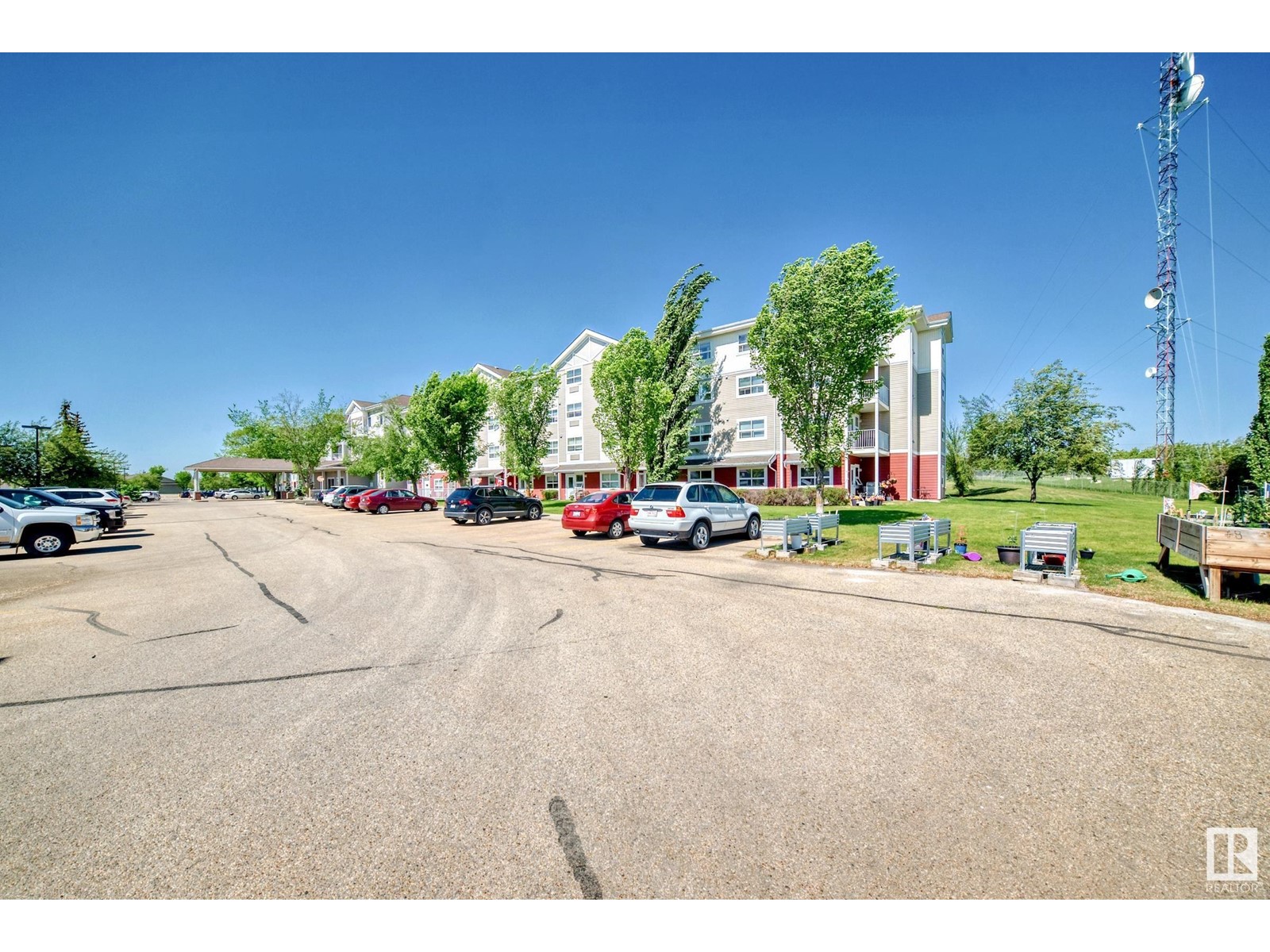 #321 8802 Southfort Property Photo 41