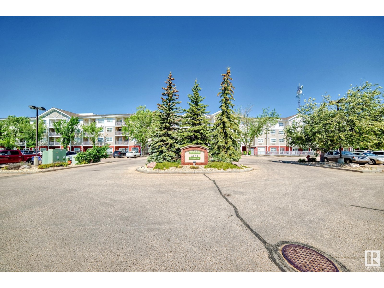 #321 8802 Southfort Property Photo 42