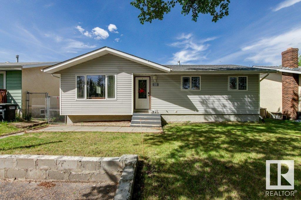 4920 49 Av Property Photo 1