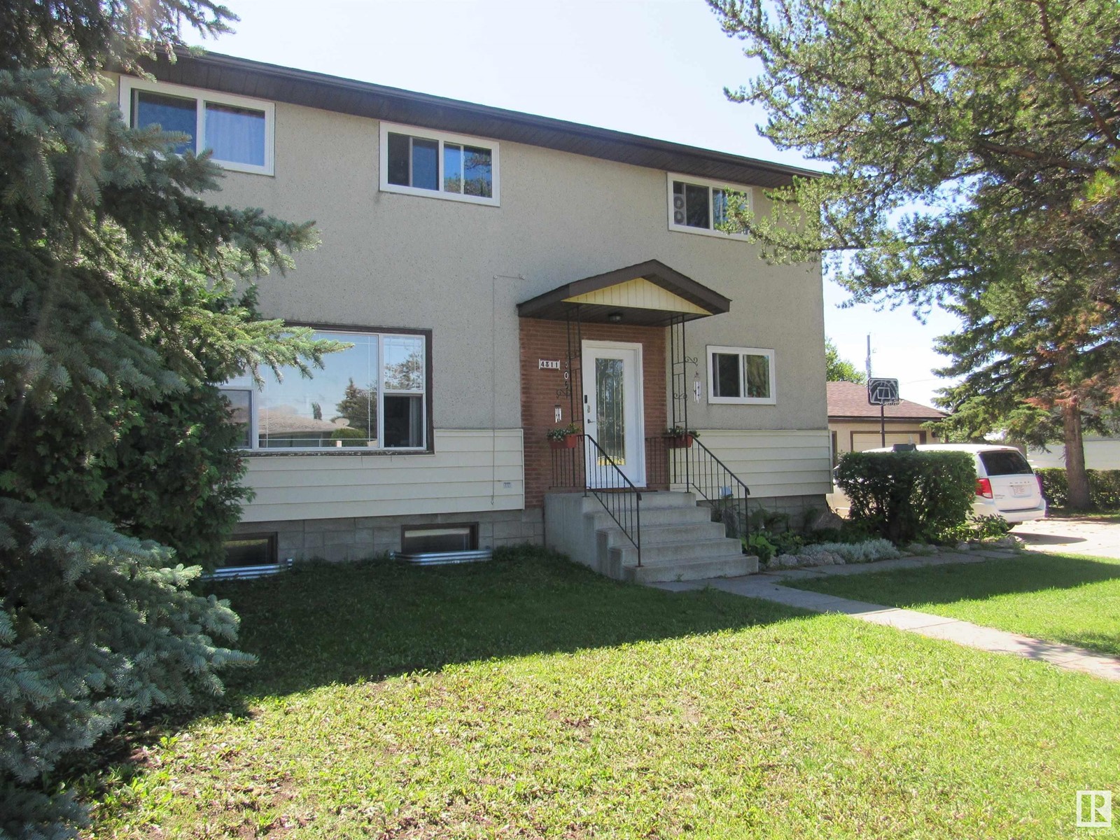 4311 57 Av Property Photo 1