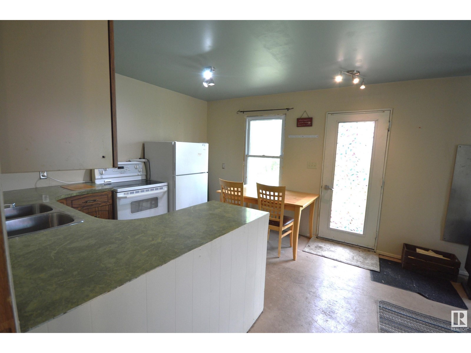 6 45302 Twp Rd 593a Property Photo 10