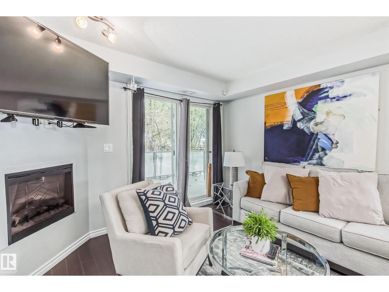 #115 10118 106 Av Nw Property Photo 2