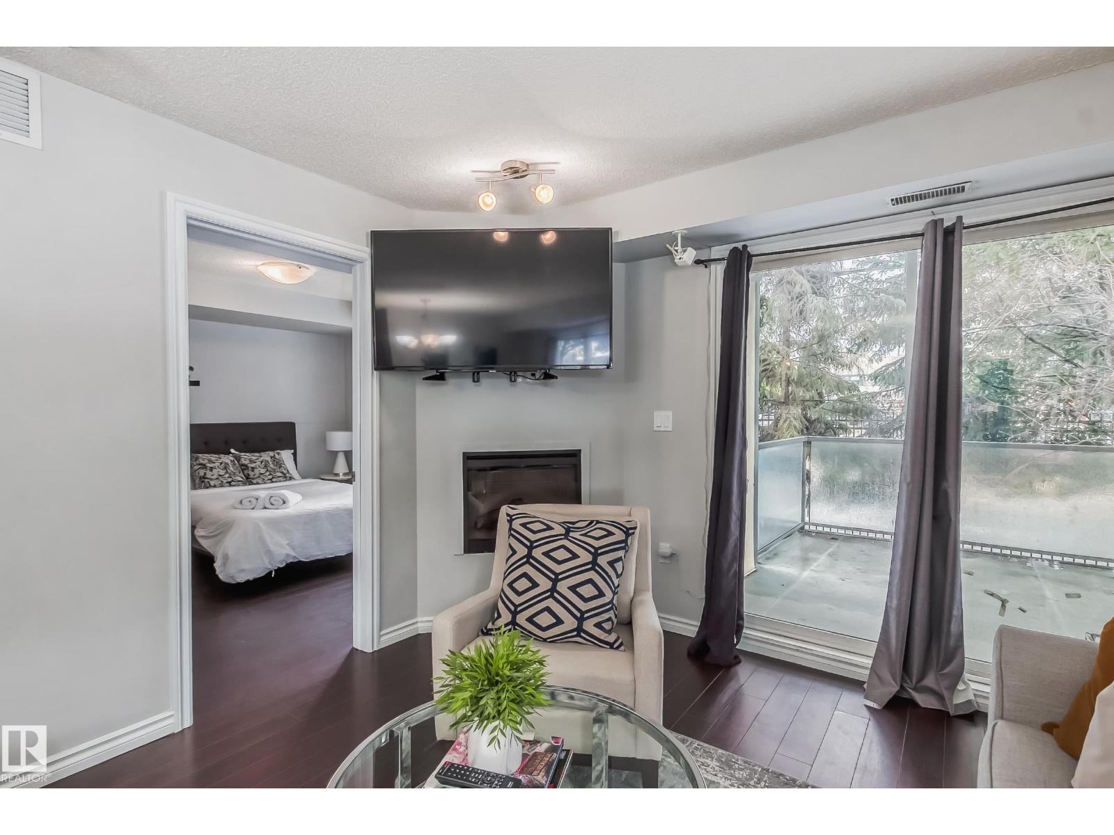 #115 10118 106 Av Nw Property Photo 6