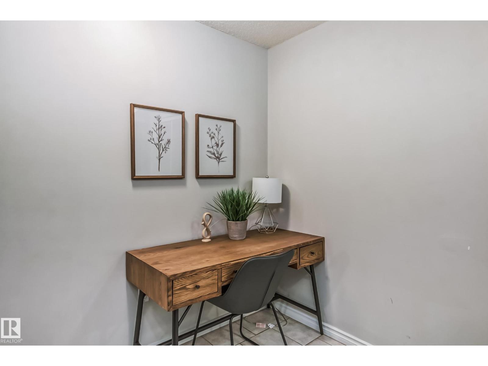 #115 10118 106 Av Nw Property Photo 10