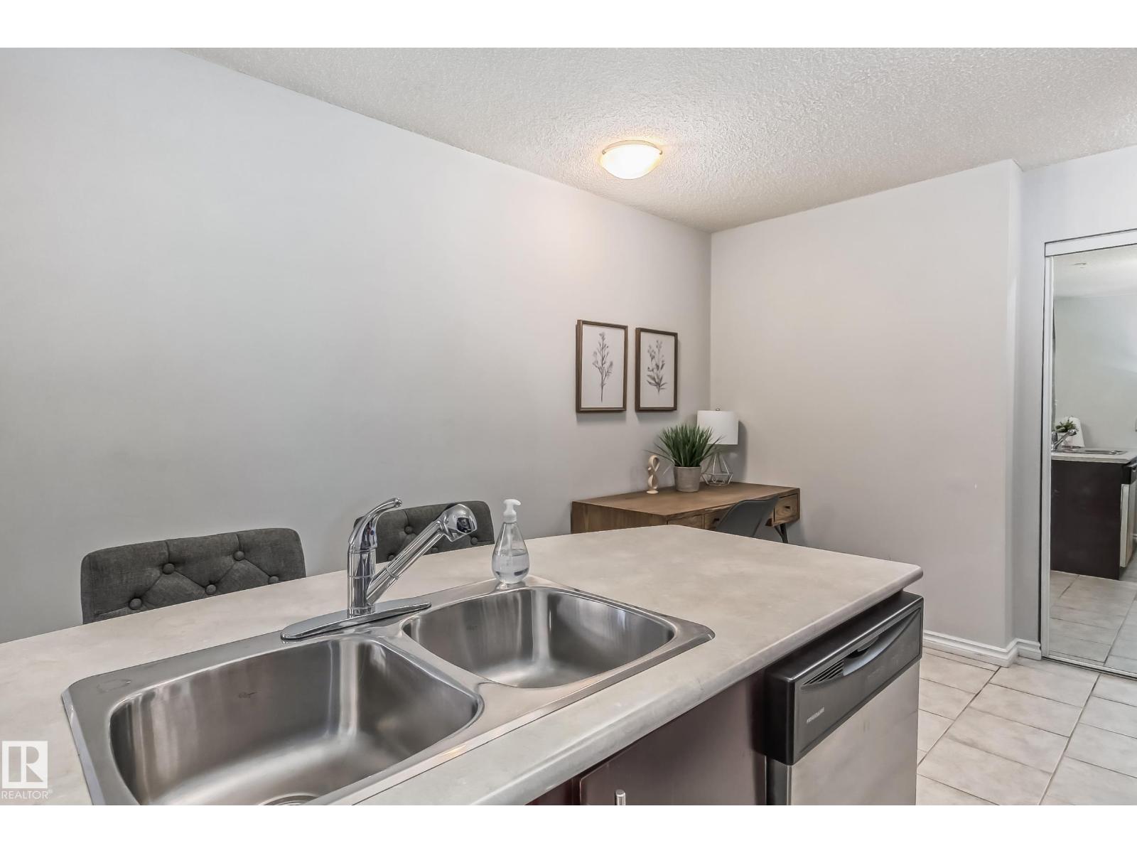 #115 10118 106 Av Nw Property Photo 11