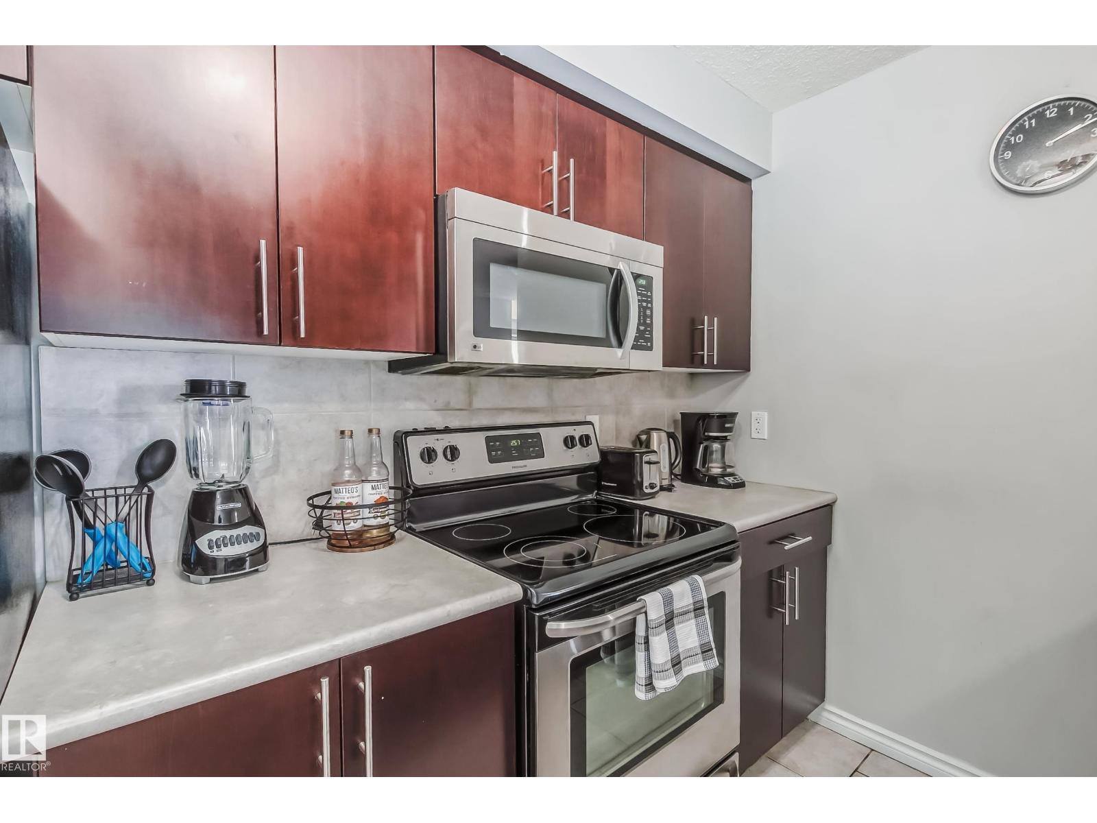 #115 10118 106 Av Nw Property Photo 12