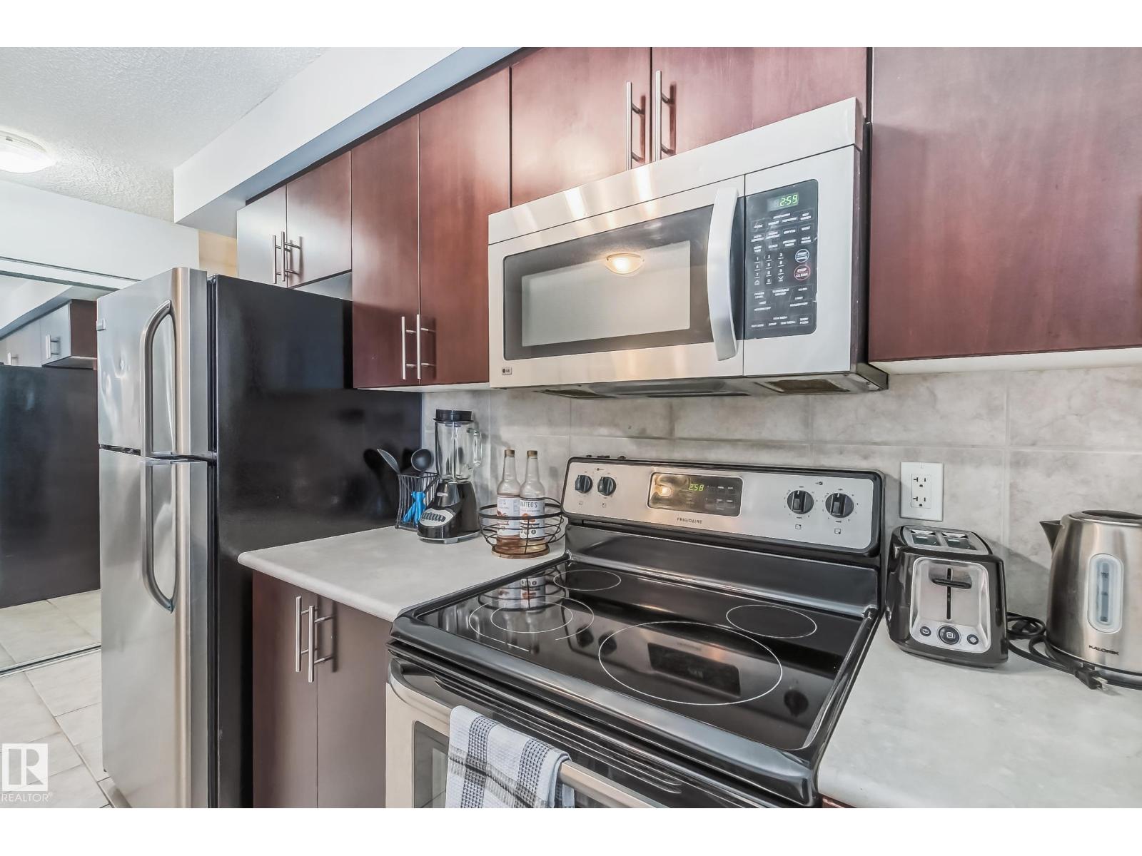 #115 10118 106 Av Nw Property Photo 13