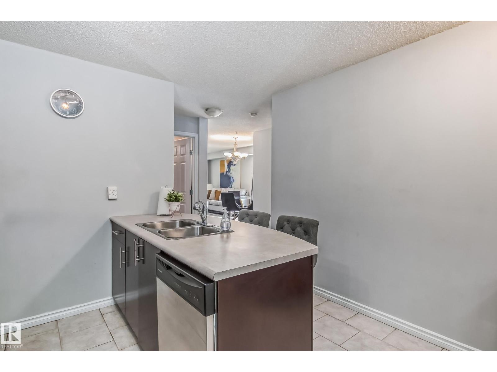 #115 10118 106 Av Nw Property Photo 14