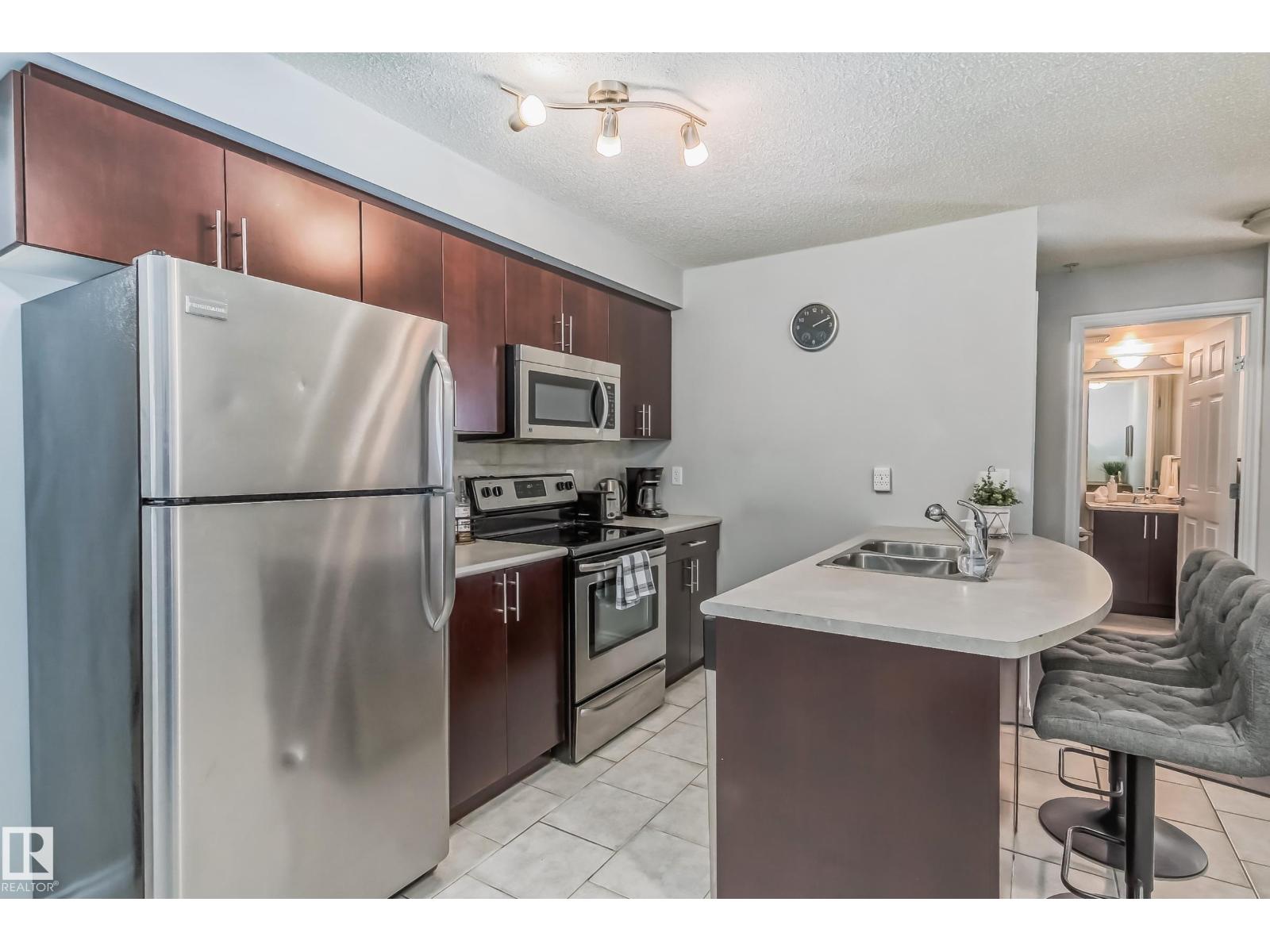 #115 10118 106 Av Nw Property Photo 15