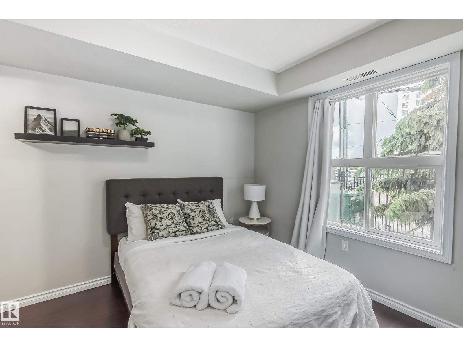 #115 10118 106 Av Nw Property Photo 22