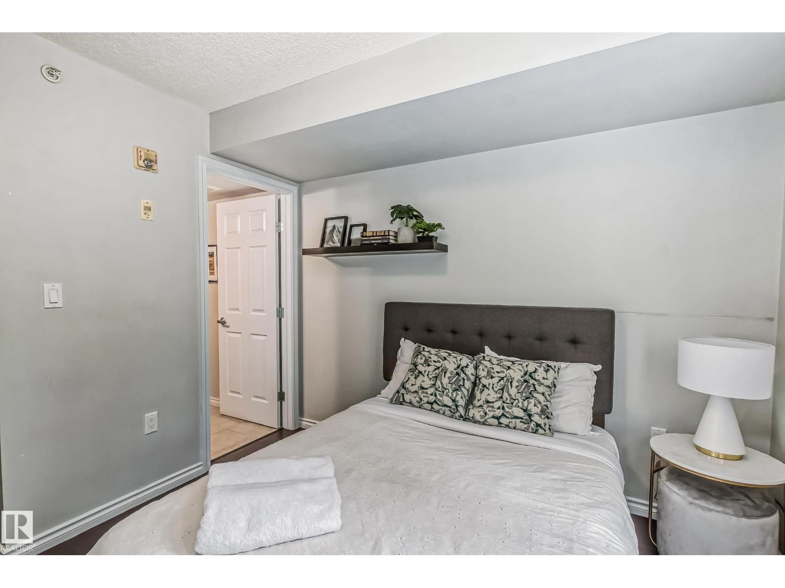 #115 10118 106 Av Nw Property Photo 23
