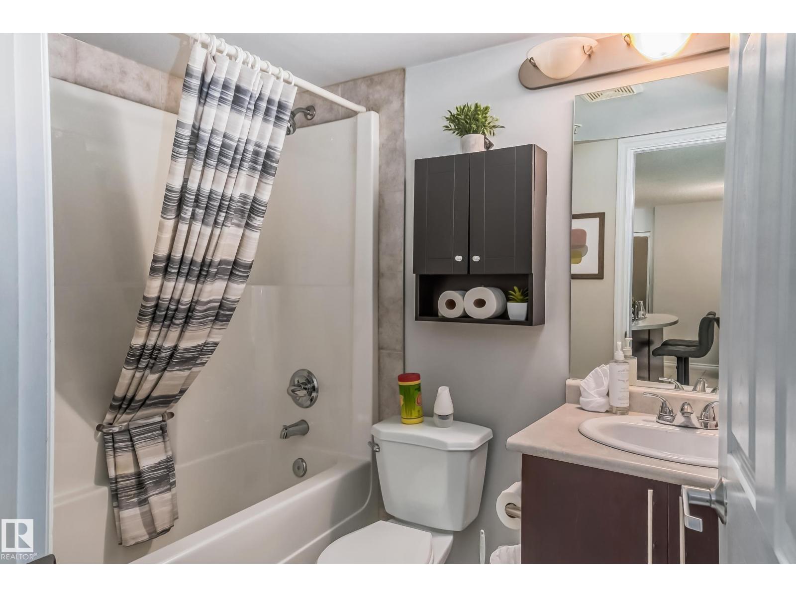 #115 10118 106 Av Nw Property Photo 24