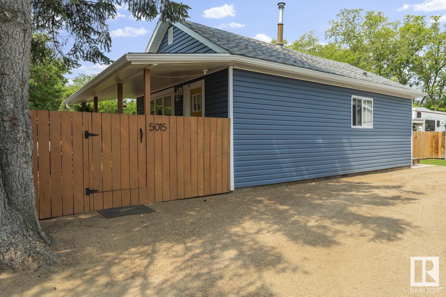 5015 49 Av Property Photo 1