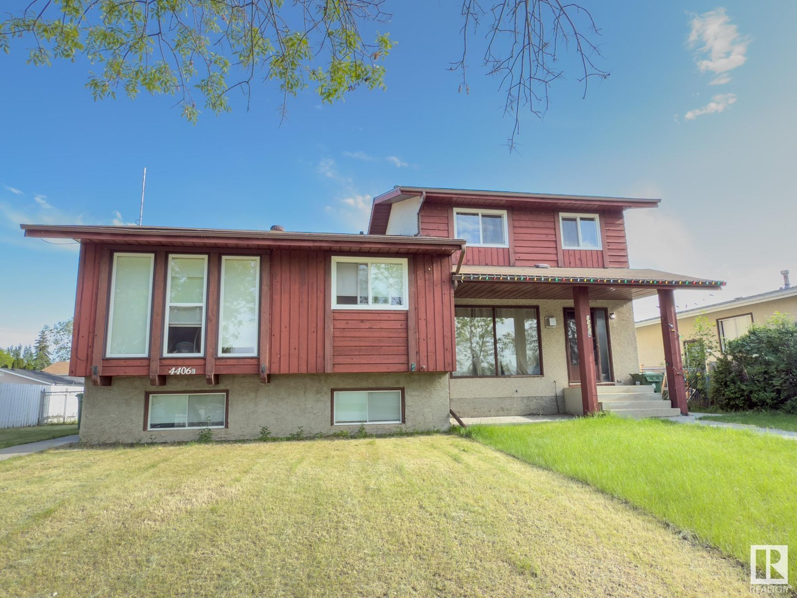 4406 45 Avenue Property Photo 1