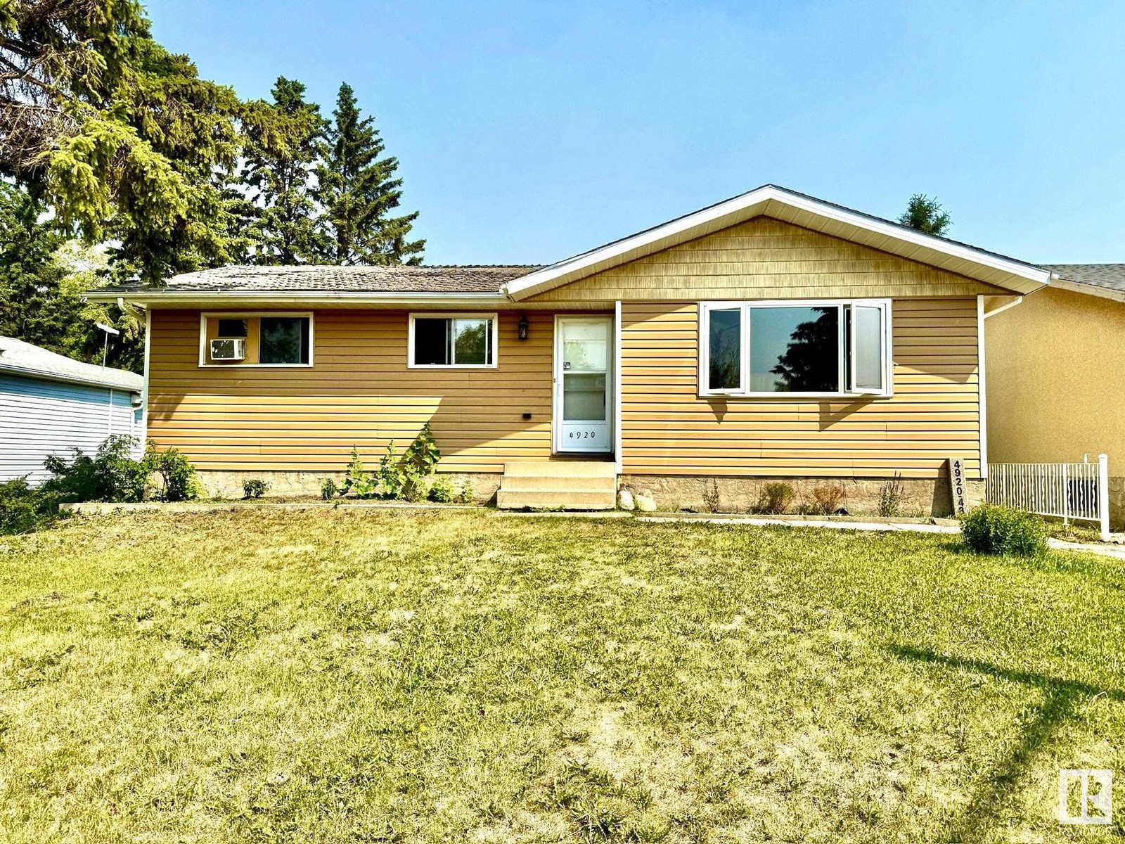 4920 48 Av Property Photo 1