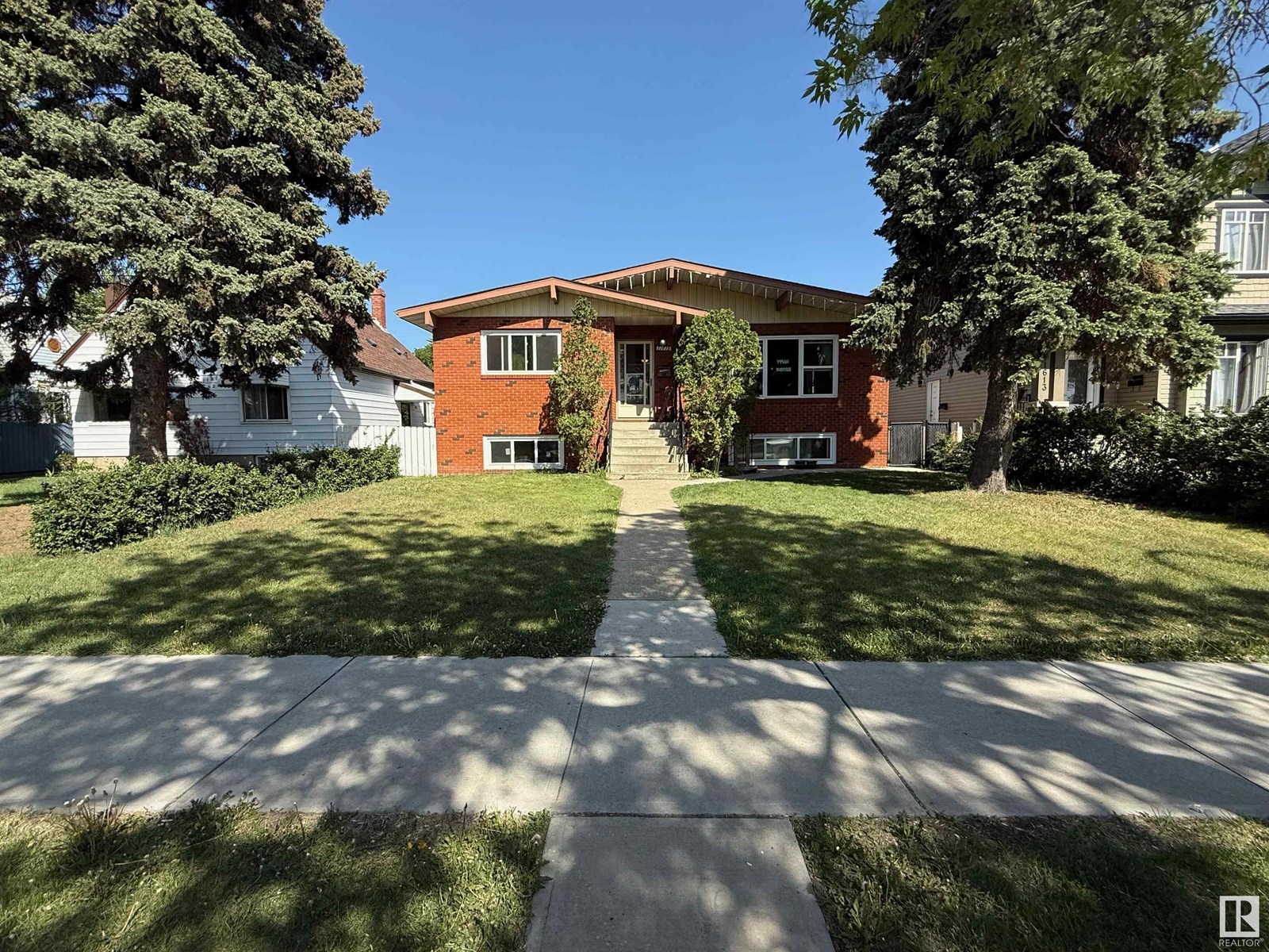 11615 102 ST NW Property Photo 1