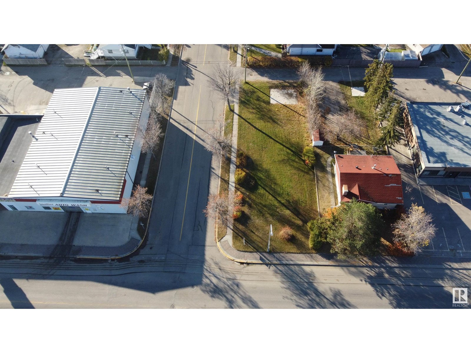 5202 50 Av Property Photo 1