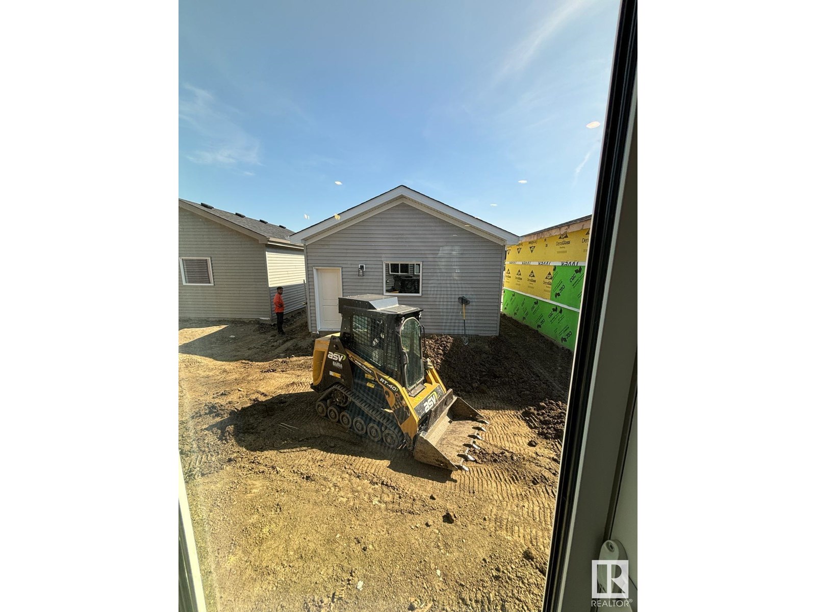 4207 38 St Property Photo 2
