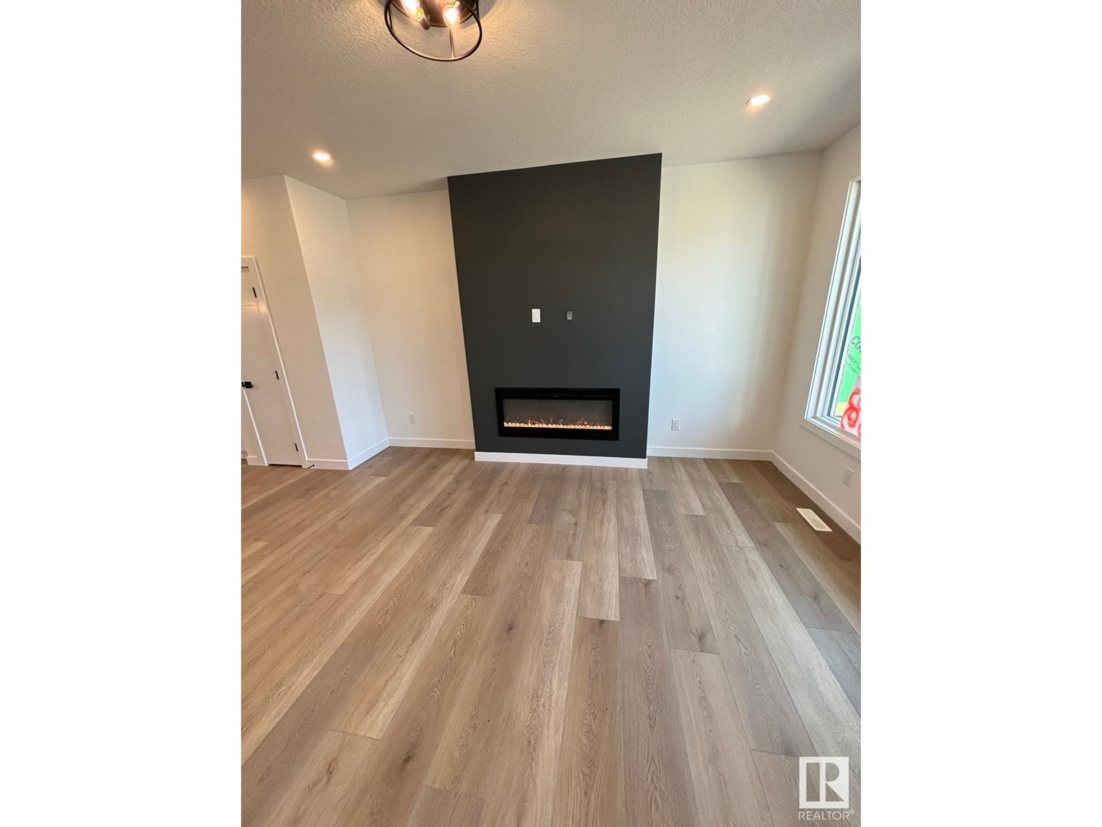 4207 38 St Property Photo 4