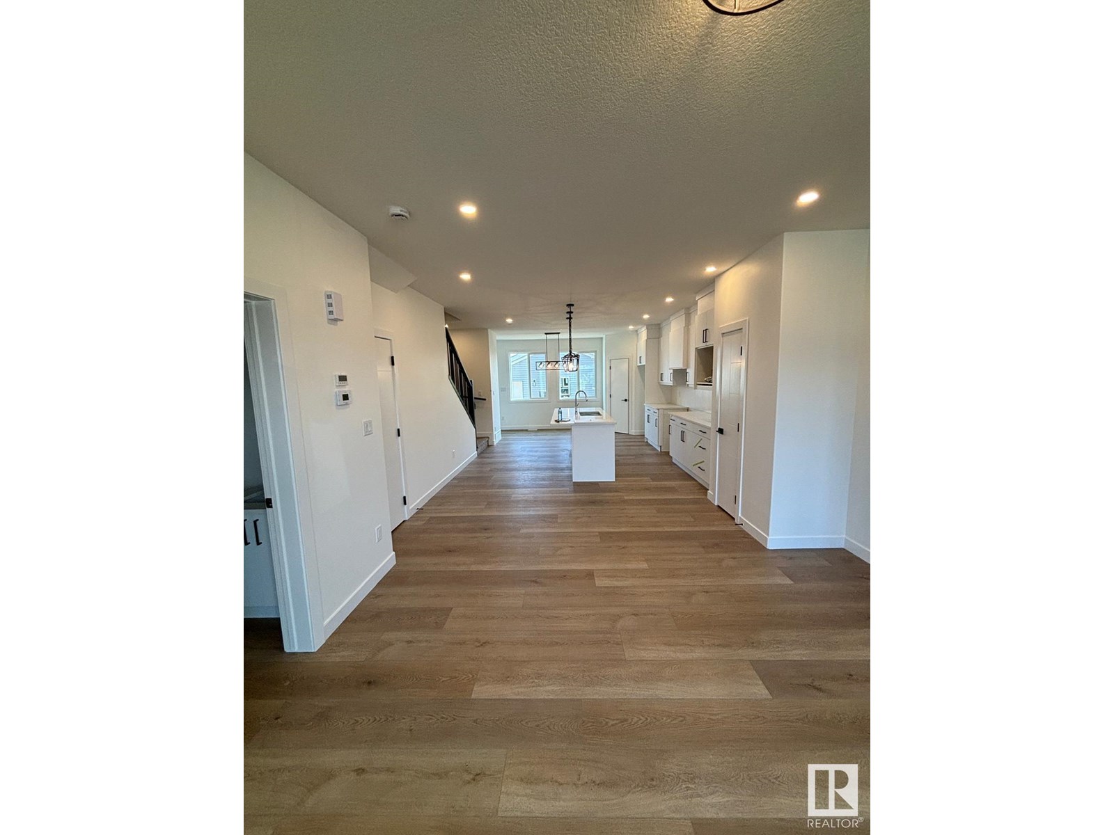4207 38 St Property Photo 5