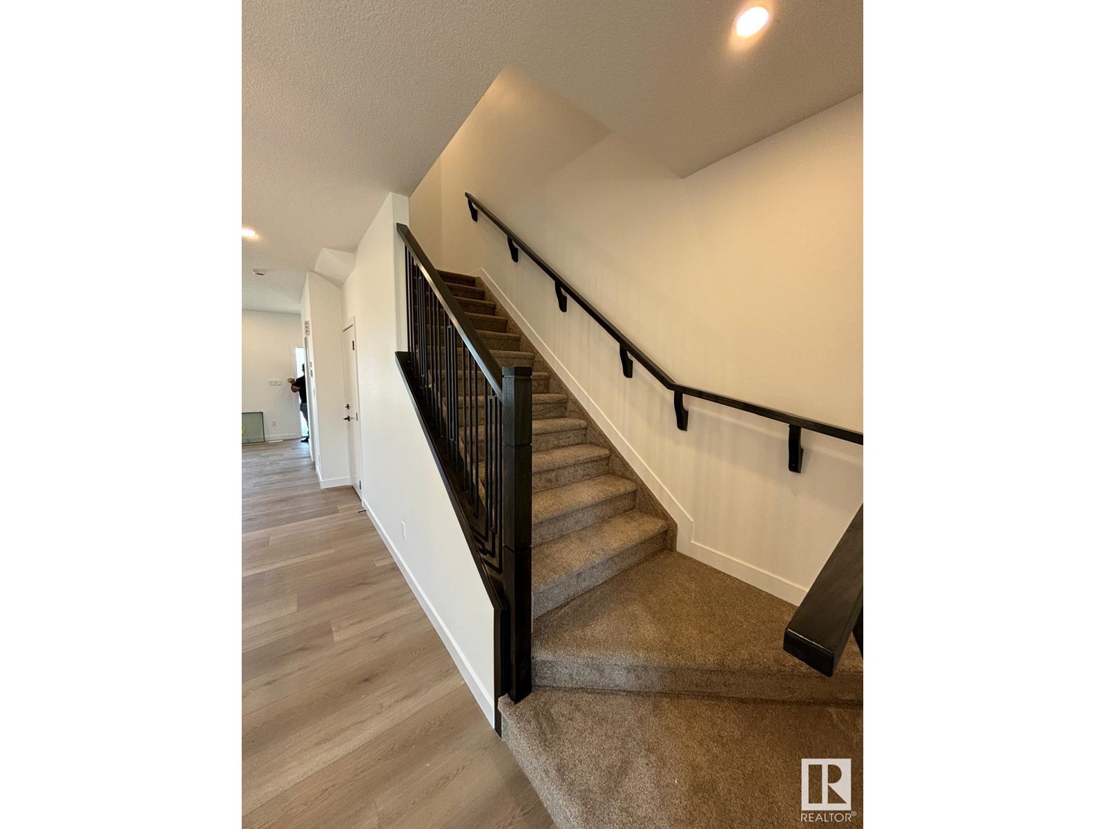 4207 38 St Property Photo 9