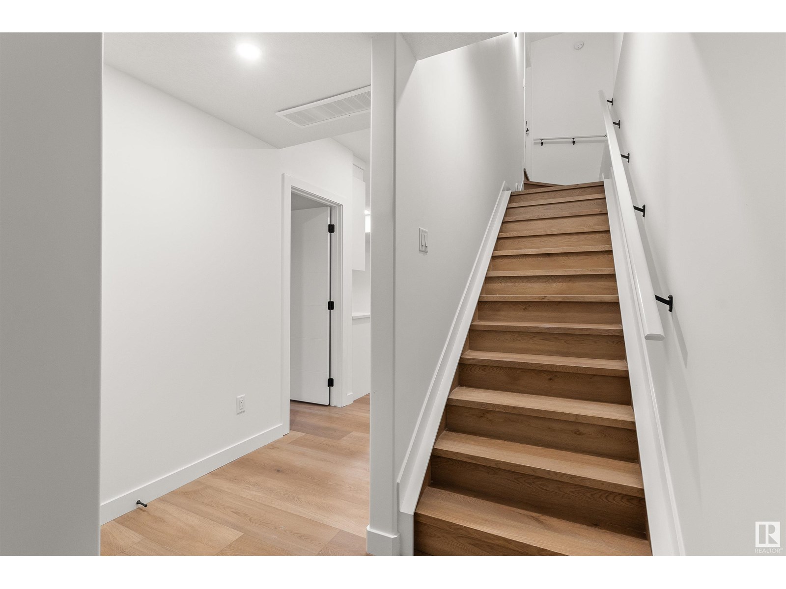 4207 38 St Property Photo 21