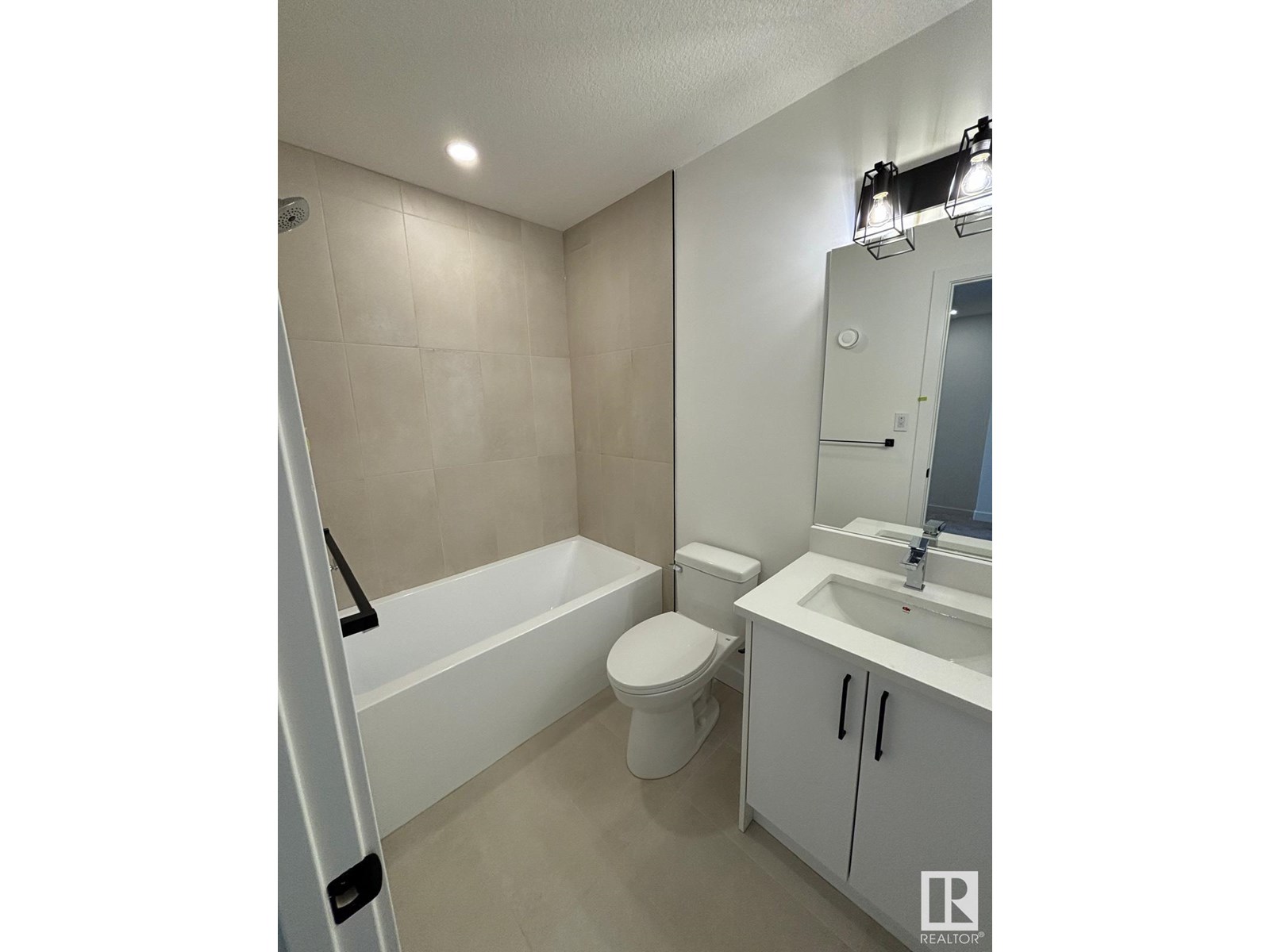 4207 38 St Property Photo 28