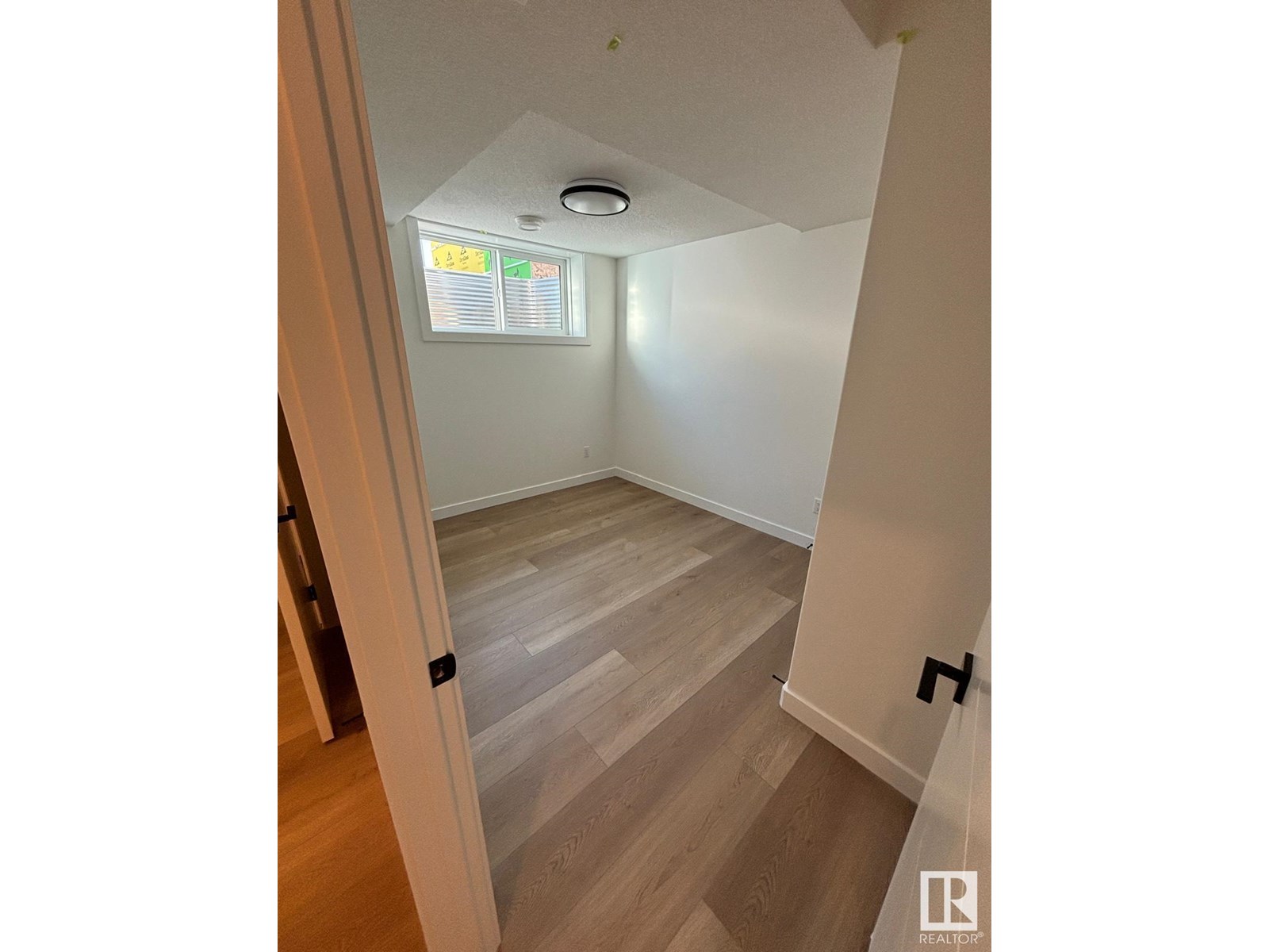 4207 38 St Property Photo 31
