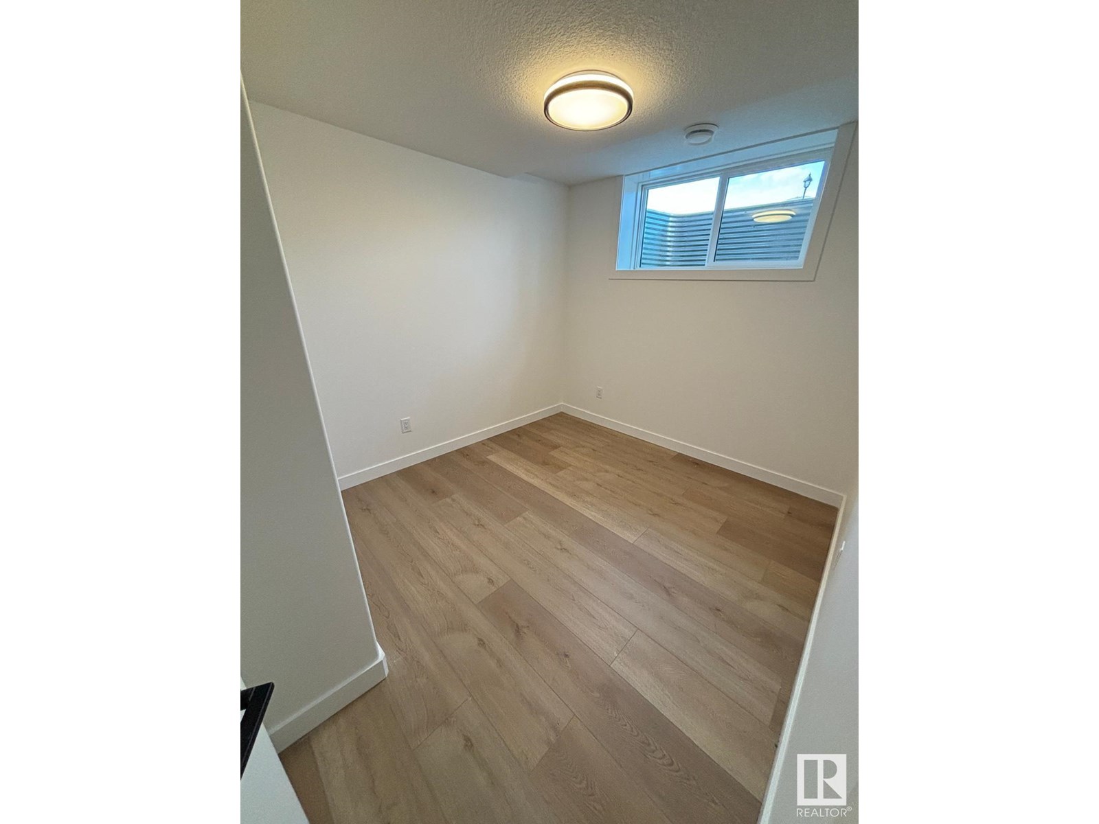 4207 38 St Property Photo 34