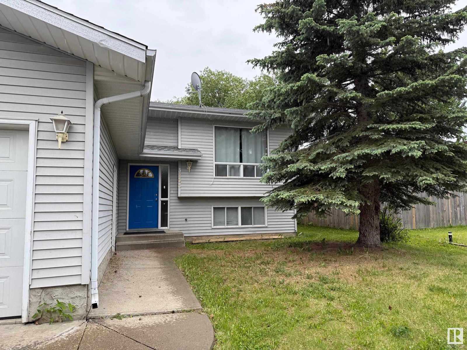 3206 46 Ave Property Photo 1