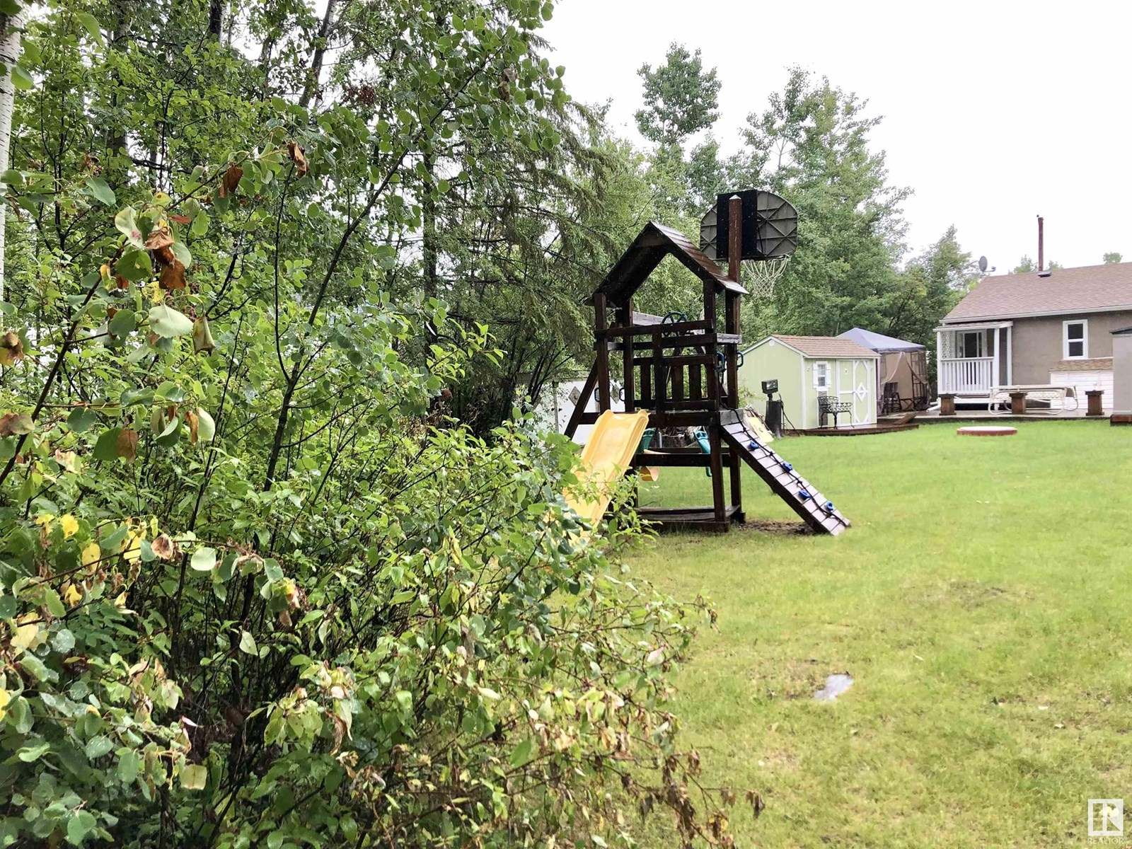 5084 4 St Property Photo 5