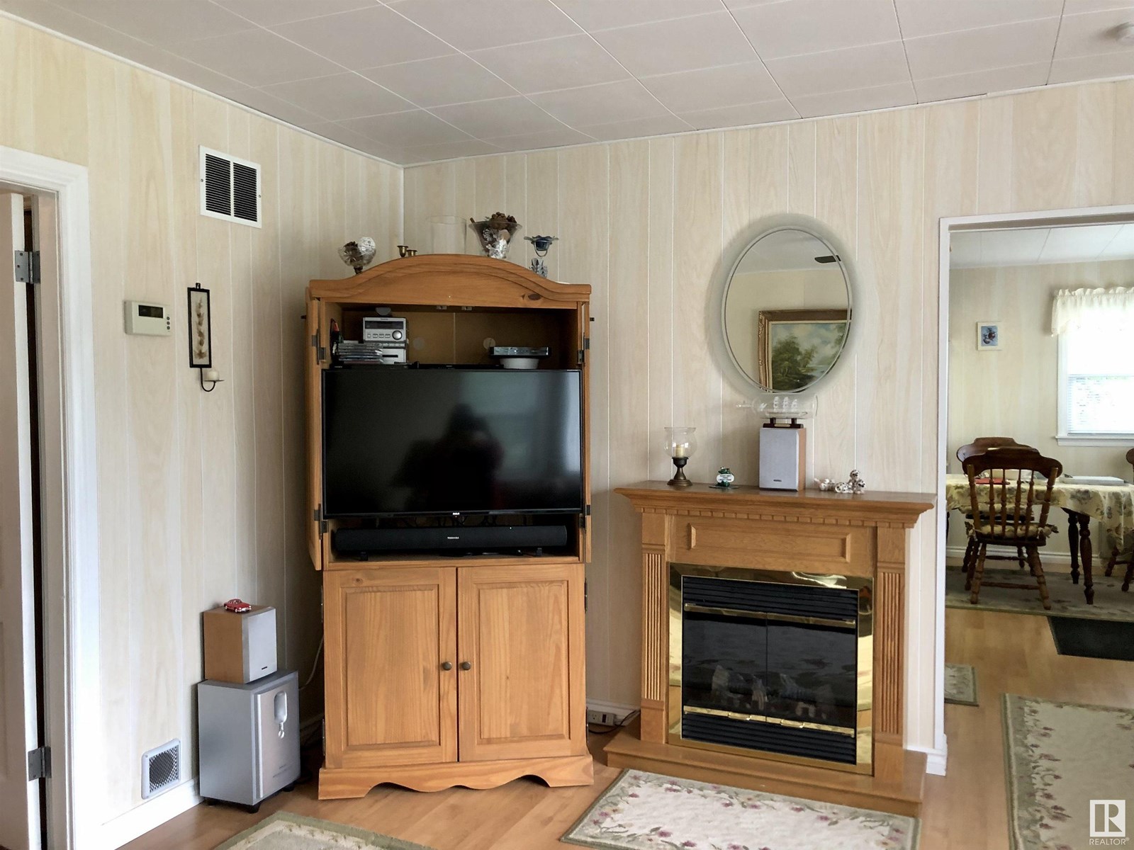 5084 4 St Property Photo 11