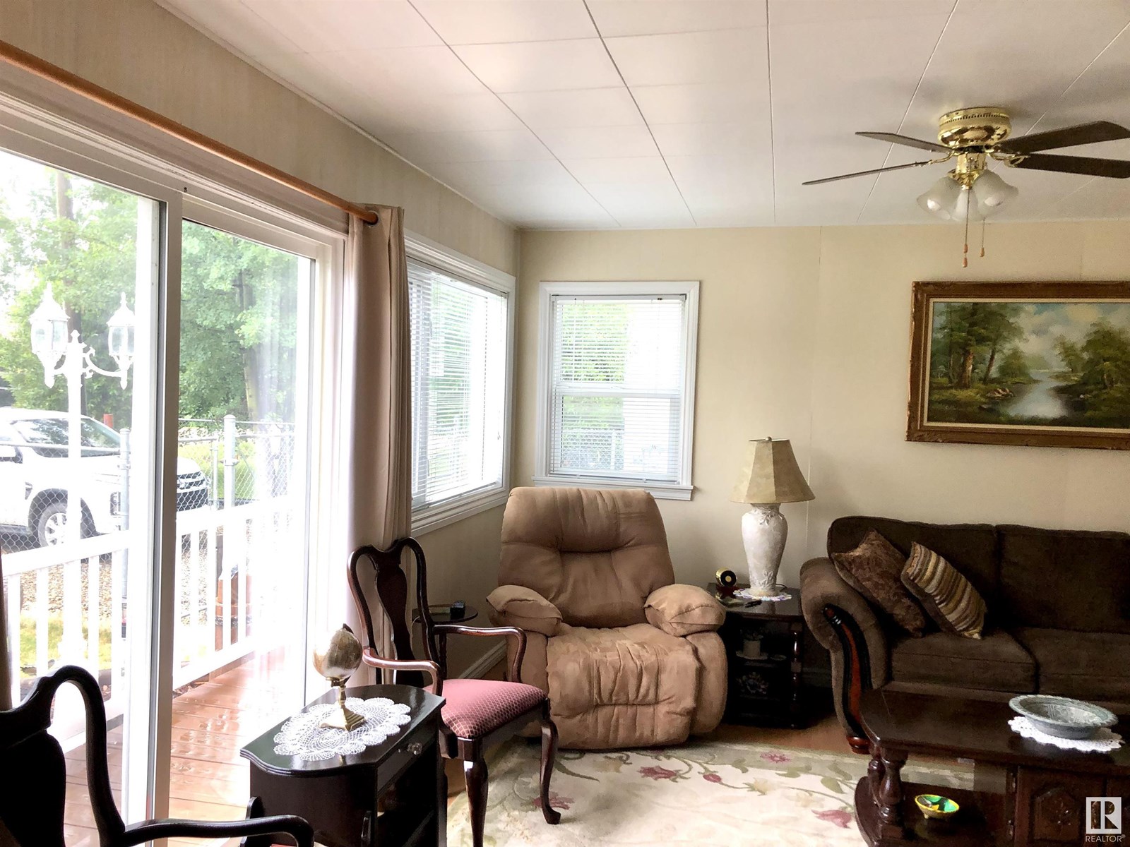 5084 4 St Property Photo 17
