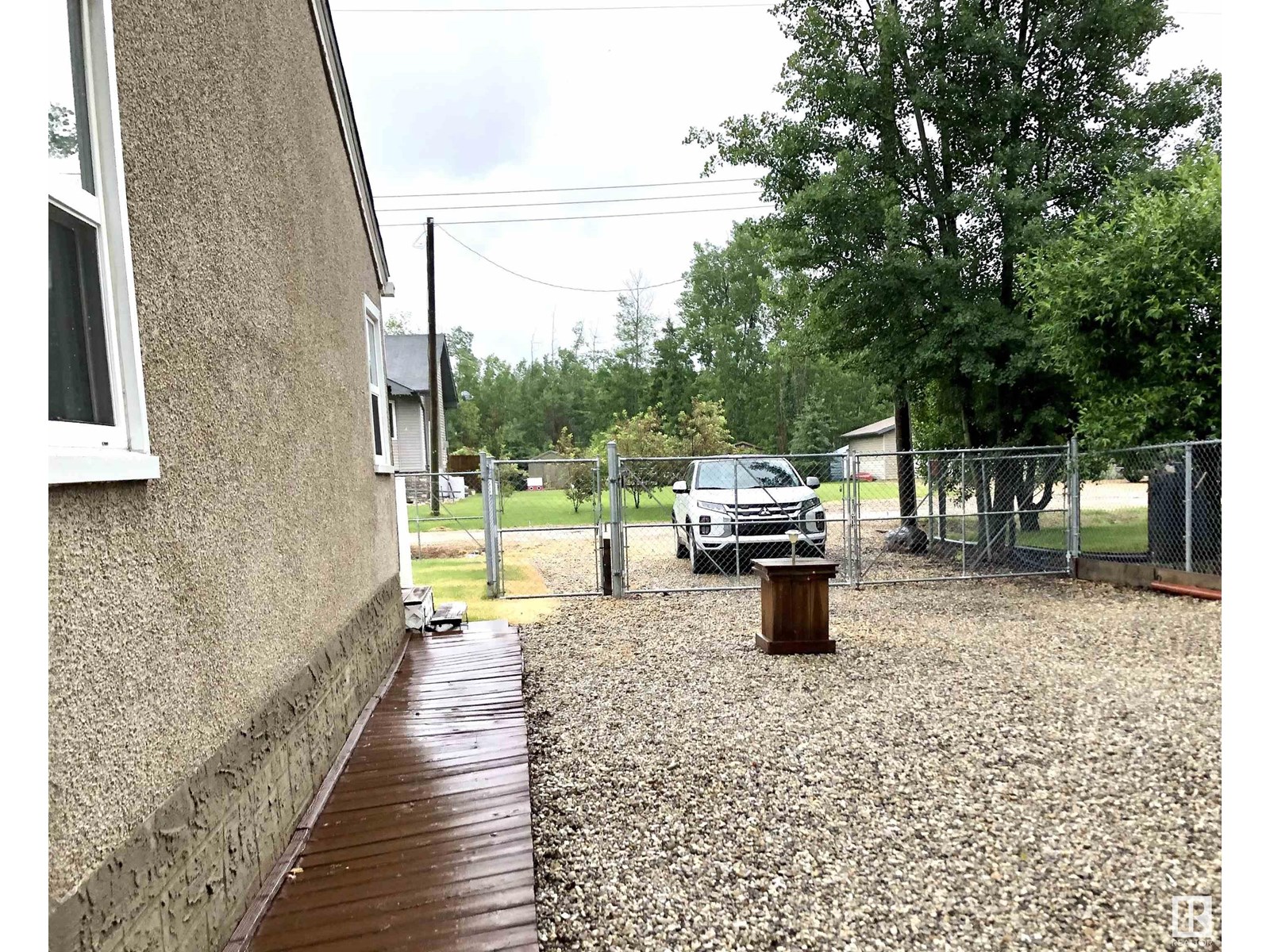 5084 4 St Property Photo 19